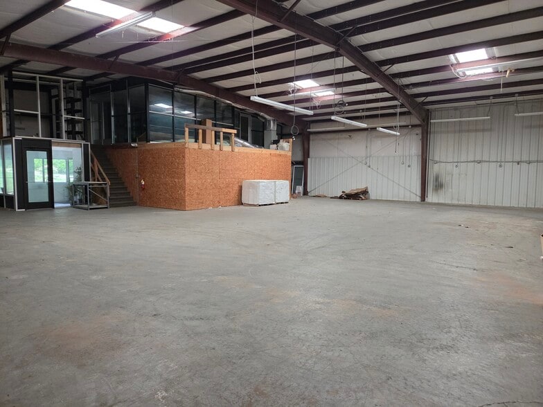 More Photos Of 3795 Evans Rd, Cumming Warehouse For Lease