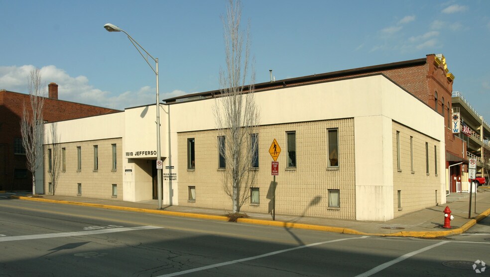 Primary Photo Of 1010 Jefferson St, Latrobe Medical For Sale