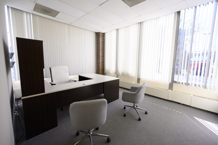 More Photos Of 1099 Wall St W, Lyndhurst Office For Lease