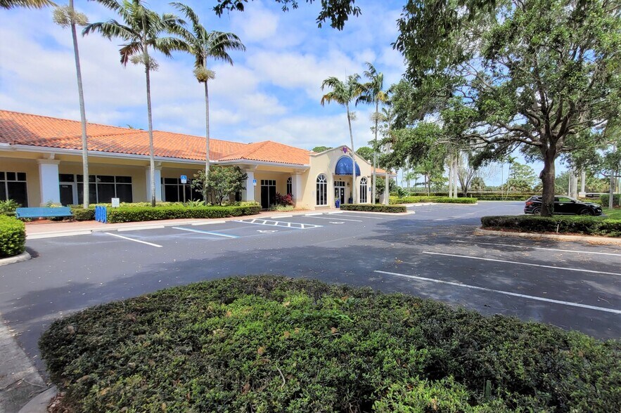 More Photos Of 1680 S Central Blvd, Jupiter Medical For Lease