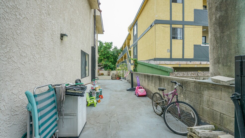 More Photos Of 427 Lincoln Ave, Glendale Apartments For Sale