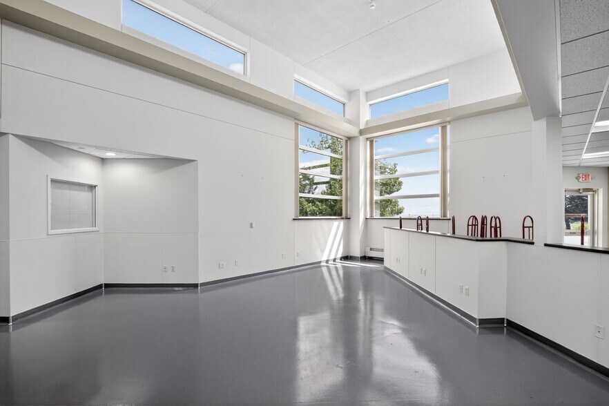 More Photos Of 175 Hawley St, Marquette Medical For Sale