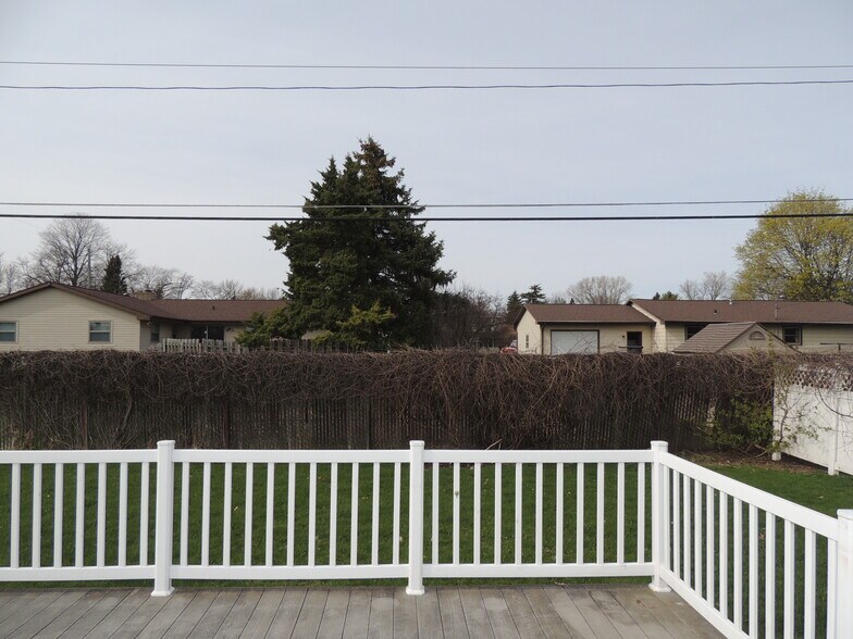 More Photos Of 726 Valley Rd, Menasha Bar For Sale