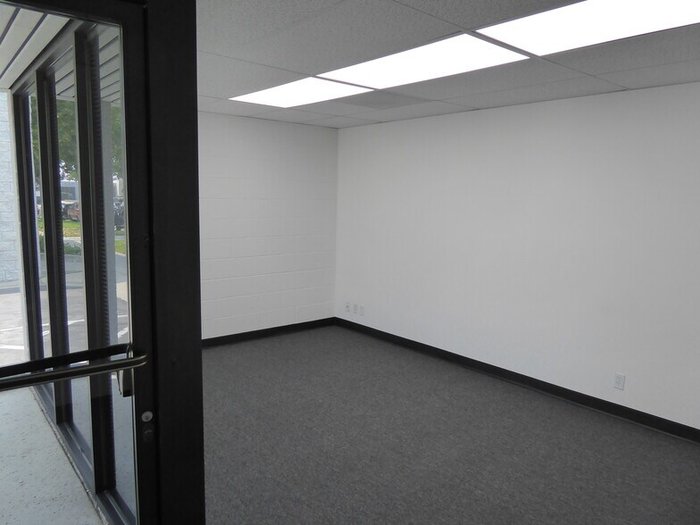 More Photos Of 1415-1441 Gardena Ave, Glendale Warehouse For Lease