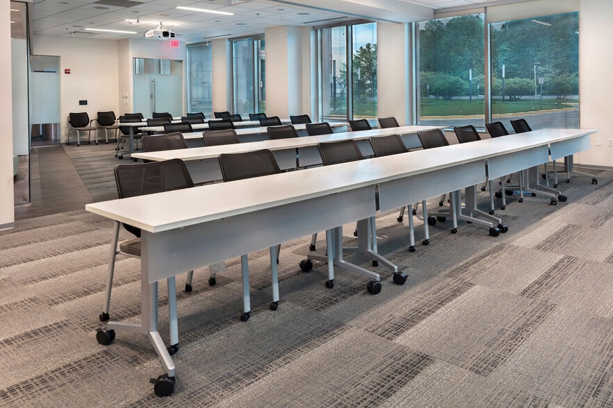 More Photos Of 8401 Greensboro Dr, McLean Office For Lease