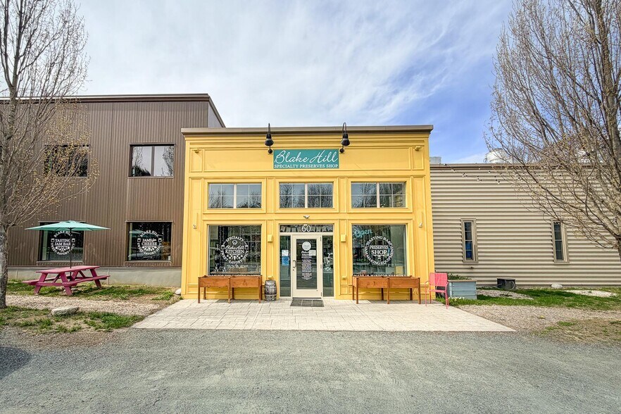 More Photos Of 60 Artisans Way, Windsor Flex For Sale
