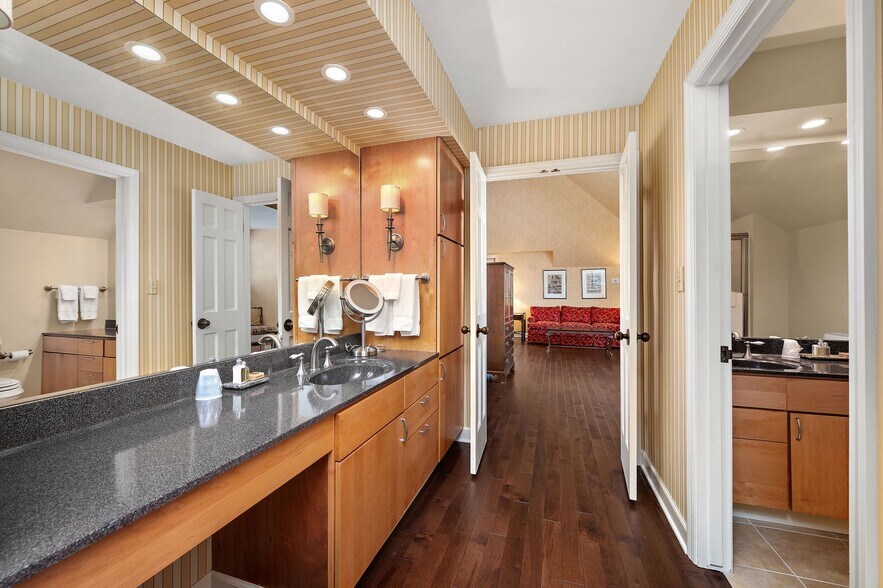 More Photos Of 1442 Coraopolis Heights Rd, Moon Township Hospitality For Sale