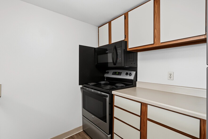More Photos Of 615 Park St, Des Moines Apartments For Sale