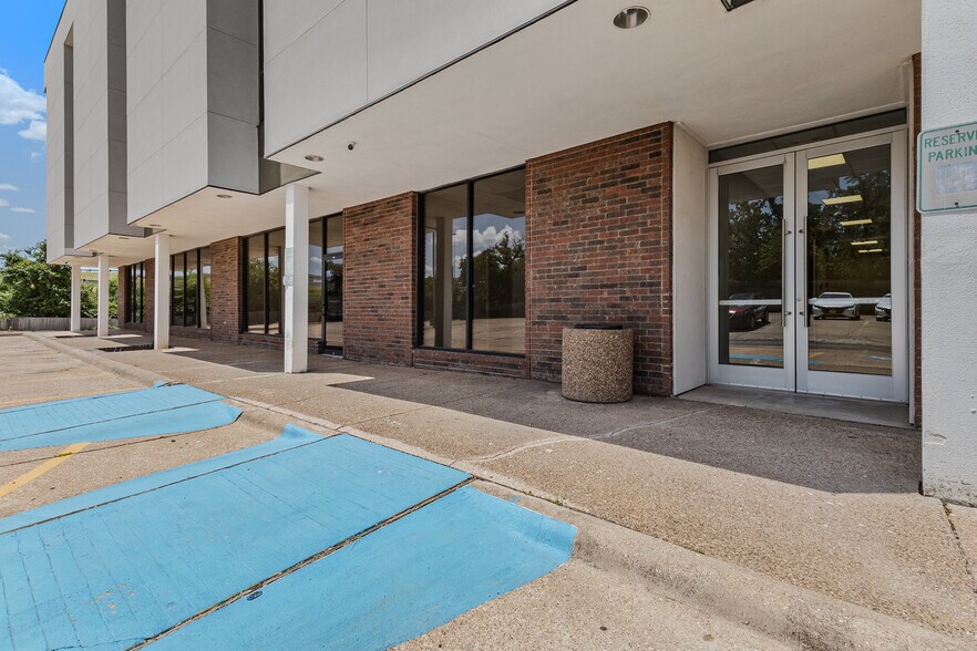 More Photos Of 6900 Anderson Blvd, Fort Worth Office For Lease