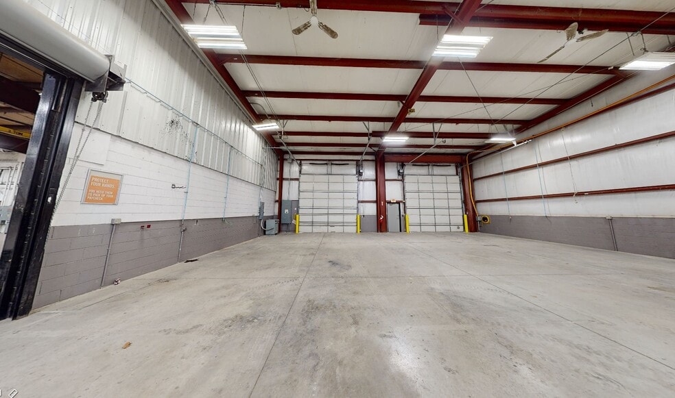 More Photos Of 1701 W County Line Rd, Springfield Manufacturing For Lease