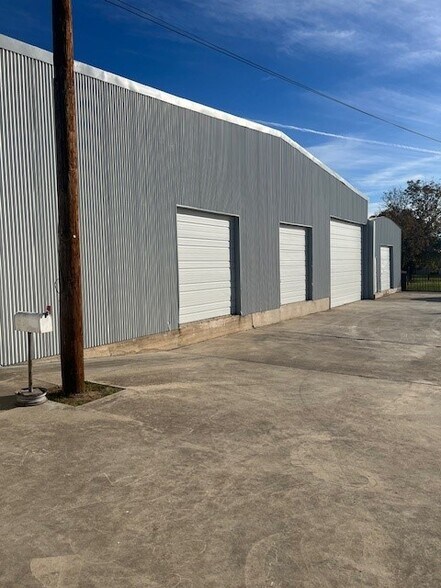 More Photos Of 6920 Gardner Rd, San Antonio Service For Sale