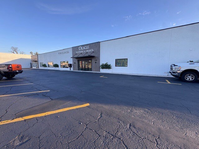 More Photos Of 2030-2046 Harvard St, Sarasota Showroom For Lease