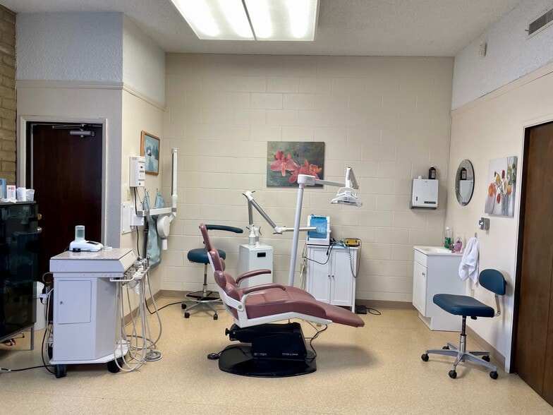 More Photos Of 990 Tulare St, Newman Office For Lease