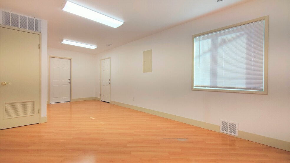 More Photos Of 12208-12222 SE Market St, Portland Office For Lease