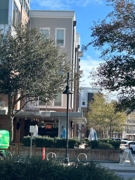 More Photos Of 725-735 Coleman Blvd, Mount Pleasant Apartments For Lease