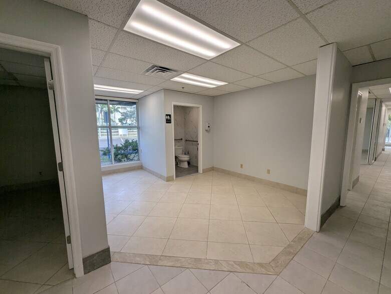 More Photos Of 701 NW Federal Hwy, Stuart Medical For Lease