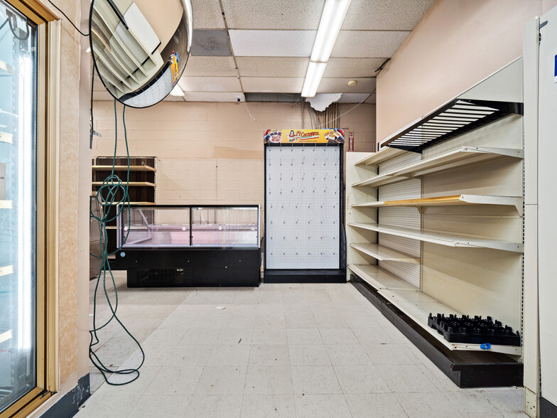 More Photos Of 2915 Calhoun, Fort Wayne Storefront For Sale