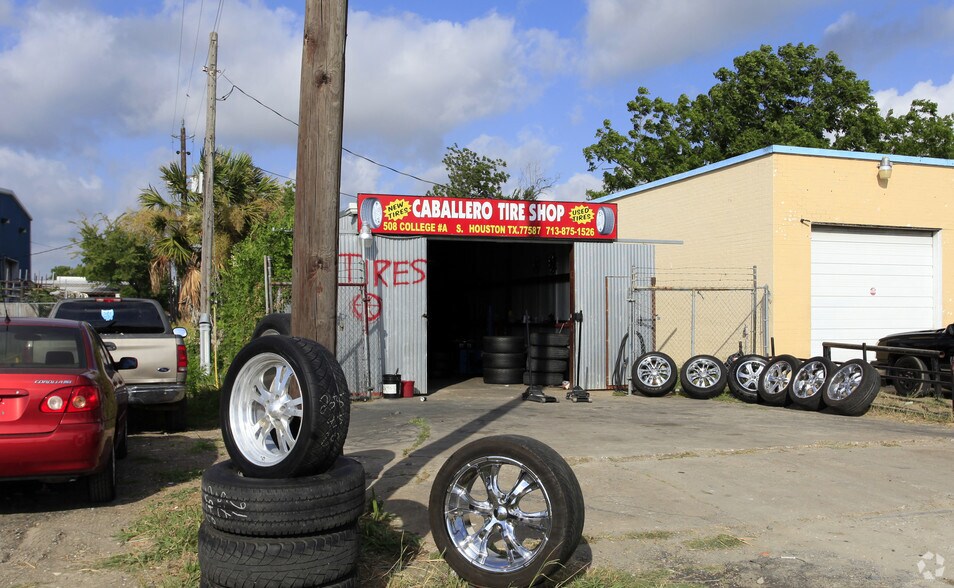 More Photos Of 508 College Ave, South Houston Auto Repair For Sale