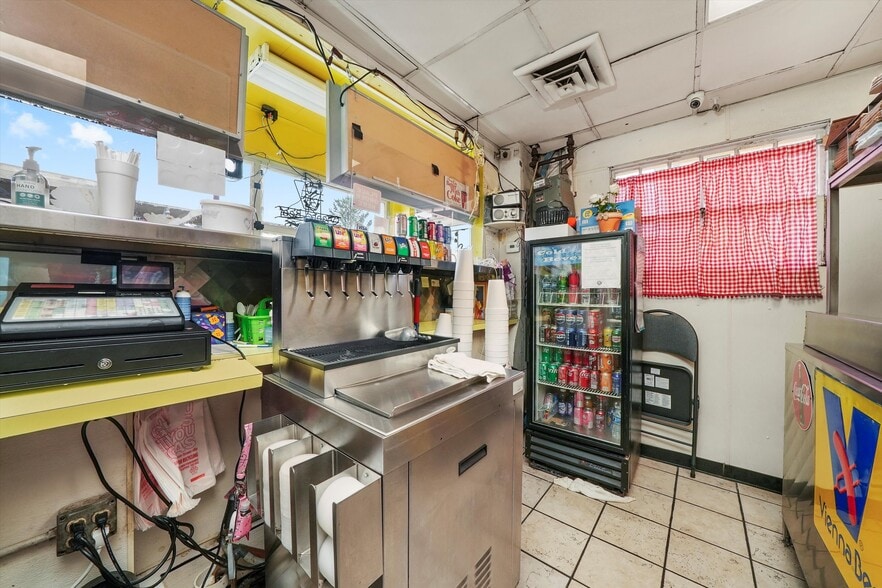 More Photos Of 7748 S Kedzie Ave, Chicago Fast Food For Sale
