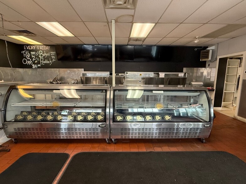 More Photos Of 643 Chandler St, Worcester Restaurant For Lease