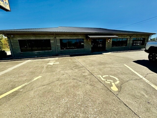 More Photos Of 1650 N Green St, Henderson General Retail For Lease