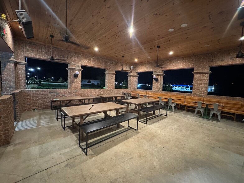 More Photos Of 166 Calhoun Station Pky, Gluckstadt Restaurant For Sale