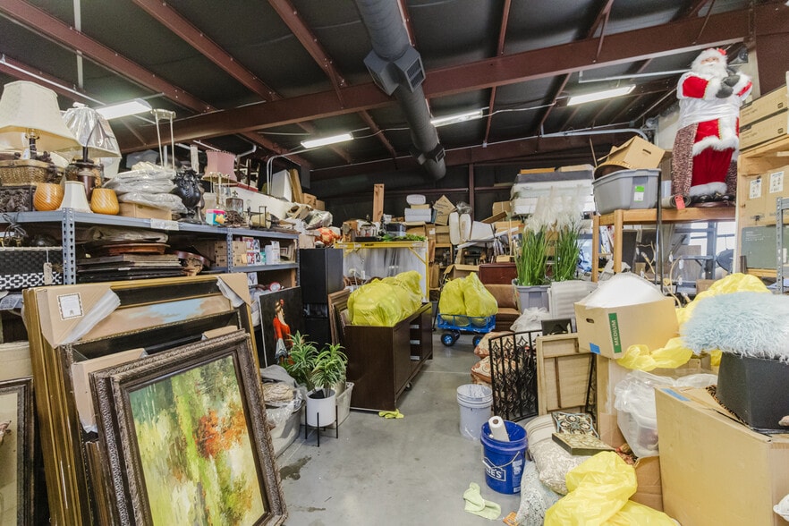 More Photos Of 736 N Andover Rd, Andover Storefront For Sale