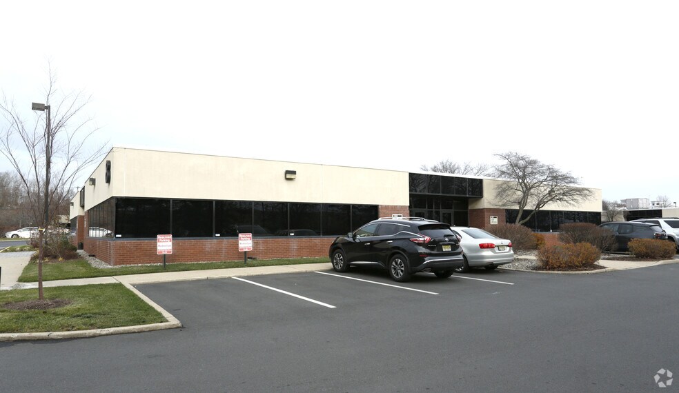 More Photos Of 1090 King Georges Post Rd, Edison Unknown For Lease