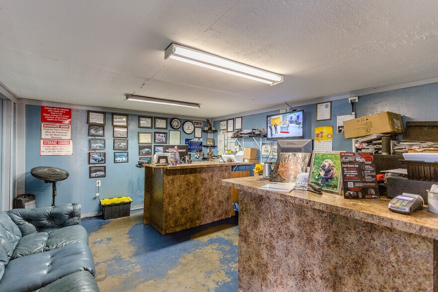 More Photos Of 8921 Daffodil Ave, Houston Auto Repair For Lease