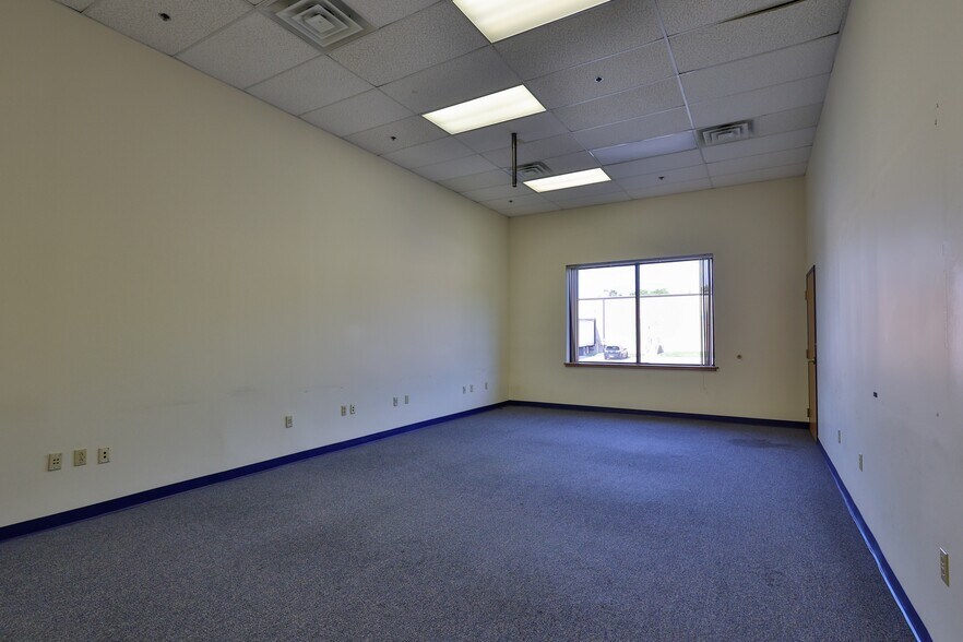 More Photos Of 1525 Valley Center Pky, Bethlehem Unknown For Lease