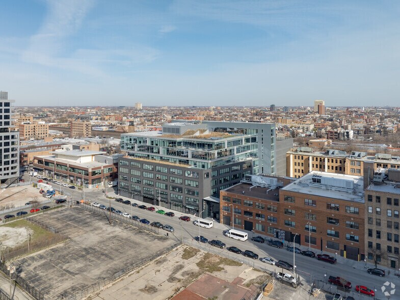 More Photos Of 1330 W Fulton St, Chicago Office For Lease