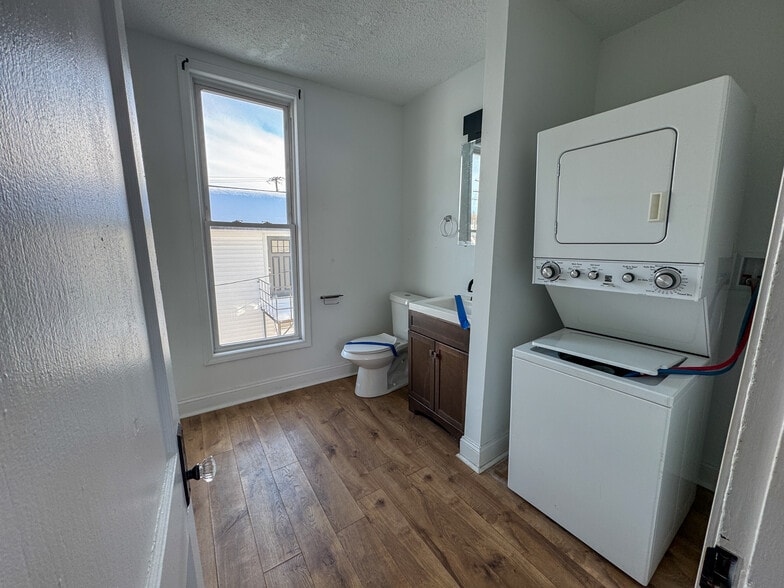 More Photos Of 1220-1222 Parsons Ave, Columbus Storefront Retail Residential For Sale