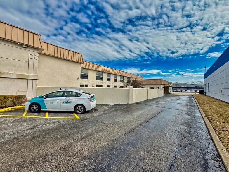 More Photos Of 9110 Waukegan Rd, Morton Grove Hotel For Sale