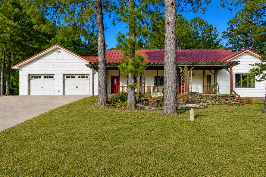 More Photos Of 267 Stinson Dr, Clinton Specialty For Sale