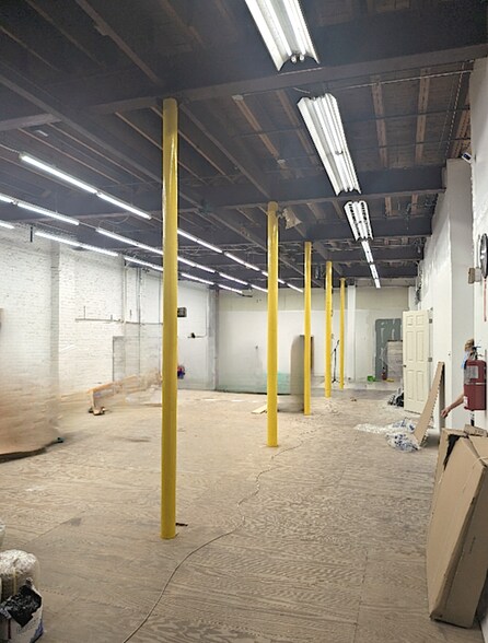 More Photos Of 448 N Halsted St, Chicago Warehouse For Lease