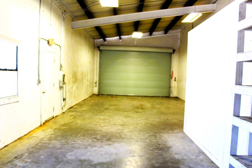 More Photos Of 1808 Barnett Dr, Weatherford Warehouse For Lease