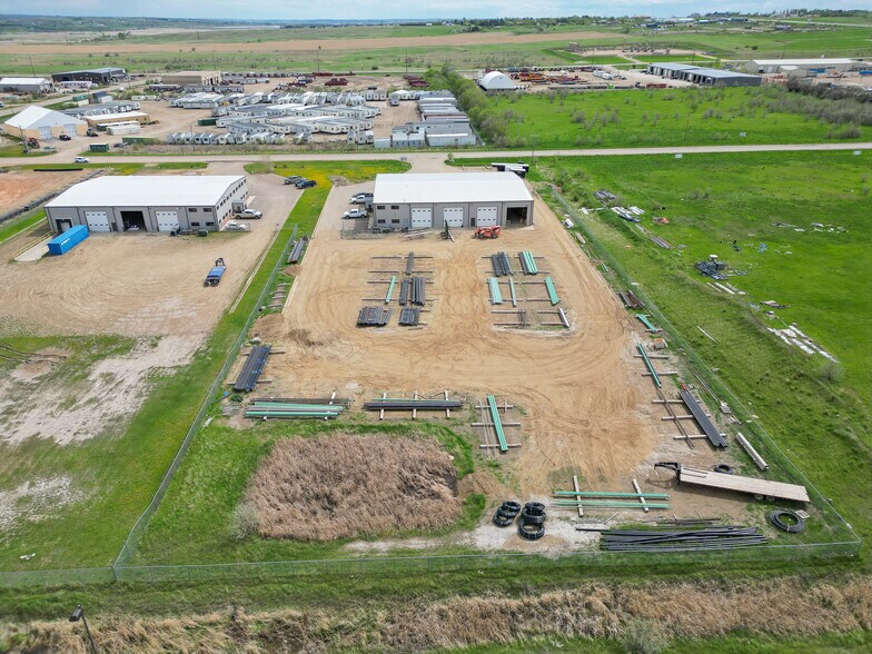 More Photos Of 509 Well St, Williston Warehouse For Lease