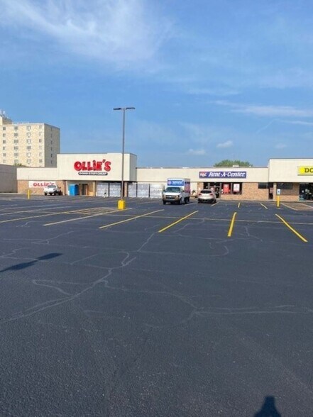 More Photos Of 1000-1006 1st Ave, Rock Falls Unknown For Lease