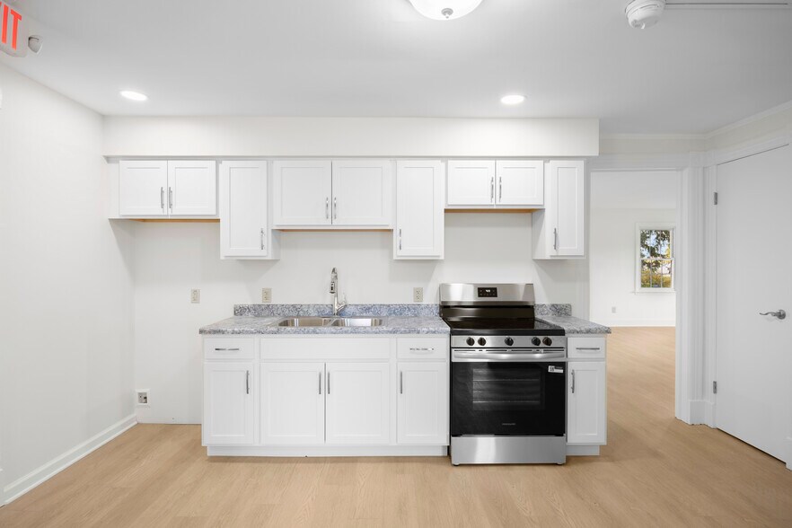 More Photos Of 267 Wolf Rd, Latham Office For Lease