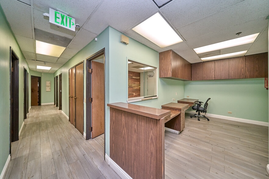 More Photos Of 8737 Beverly Blvd, West Hollywood Medical For Sale