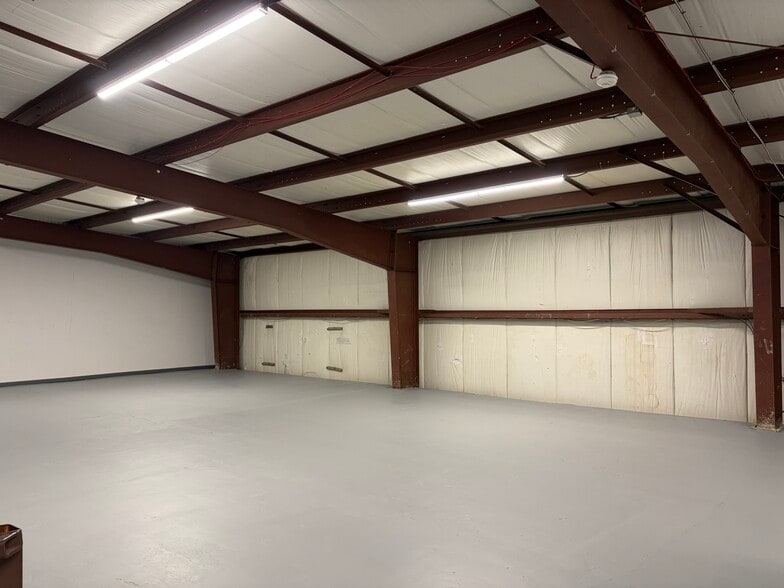 More Photos Of 66 Old Country Rd, Quogue Warehouse For Lease