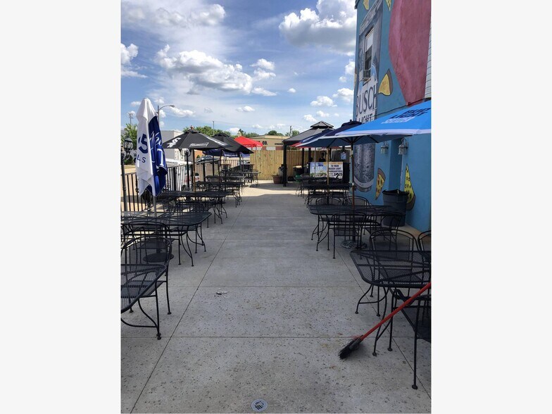 More Photos Of 801 Sixth St, Mendota Storefront Retail Residential For Sale