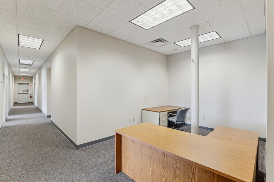 More Photos Of 60 Overbrook Dr, Monroe Flex For Sale