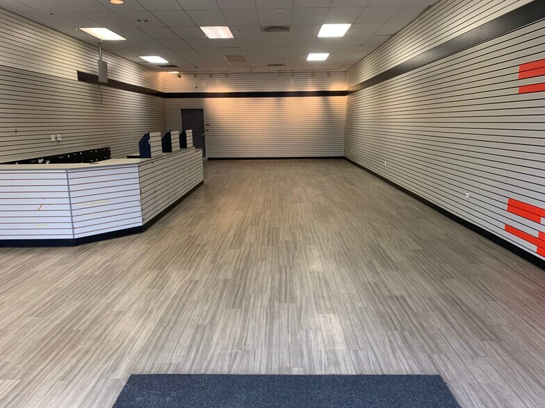 More Photos Of 8460 Edgewater Dr, Oakland Storefront Retail Office For Lease