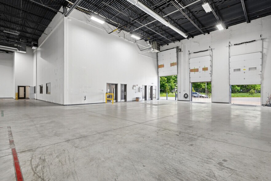 More Photos Of 52 Industrial Dr, Hyde Park Unknown For Lease
