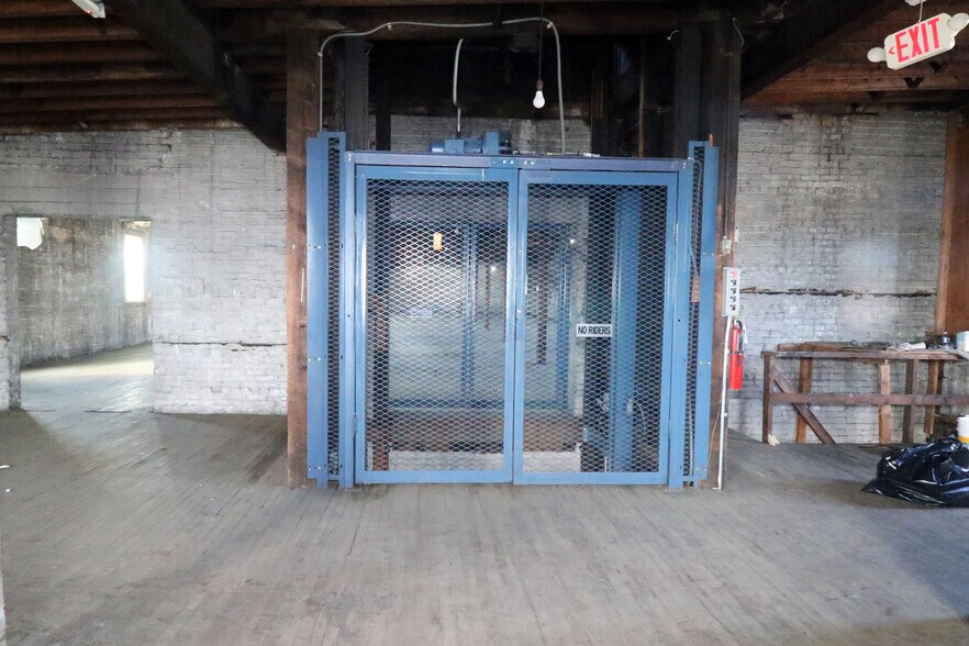 More Photos Of 312 N 7th St, Steubenville Warehouse For Sale