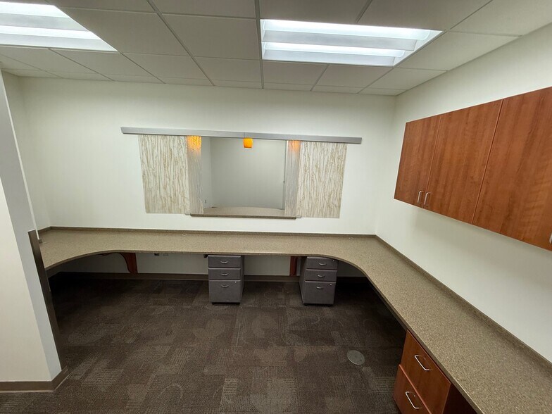 More Photos Of 4015 Lake Otis Pky, Anchorage Office For Lease