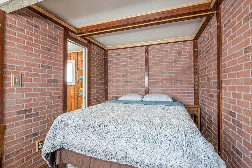More Photos Of 21221 Baron Lake Dr, Cedaredge Hotel For Sale
