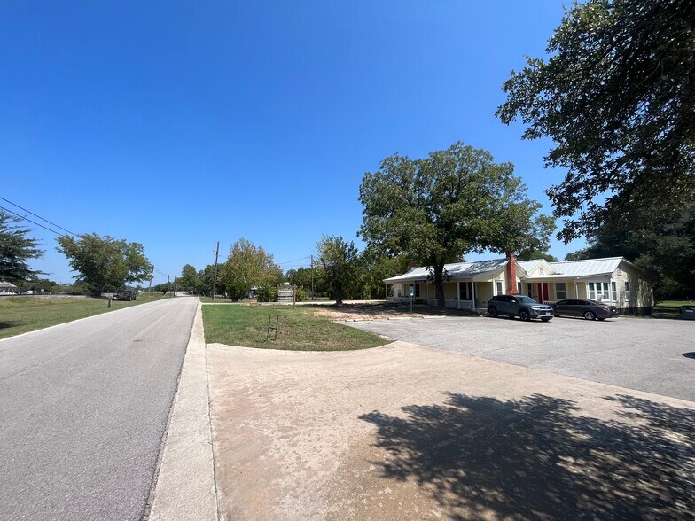 More Photos Of 211 Railroad St, Buda Medical For Sale