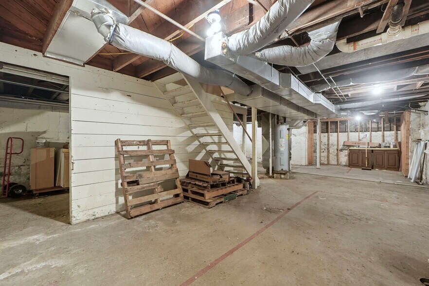 More Photos Of 1804 E Center St, Warsaw Loft Creative Space For Sale